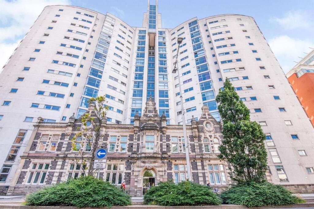 The Skyline - Luxury City Centre Flat With Designated Parking Cardiff Luaran gambar